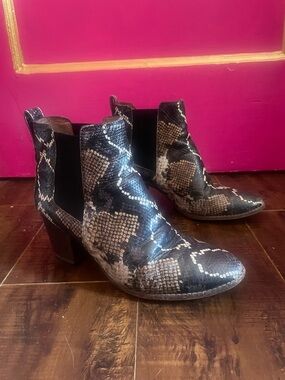 Madewell Women's Snake-Print Regan Ankle Boot with Block Heel - Black/Tan size 9
